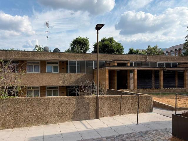 Flat for sale in Poplar Grove, Greater London