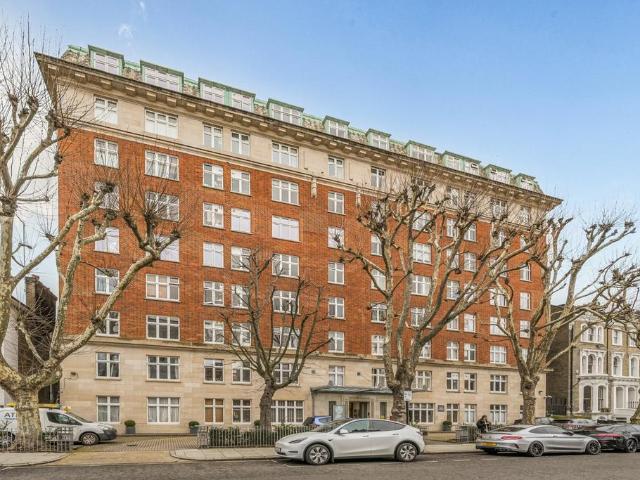 Flat for sale in St. John's Wood, Greater London