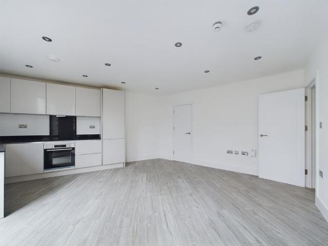 Flat for sale in Cricklewood, Greater London