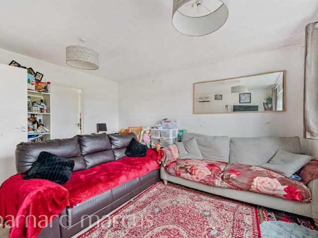 Flat for sale in London Borough of Lewisham, Ladywell