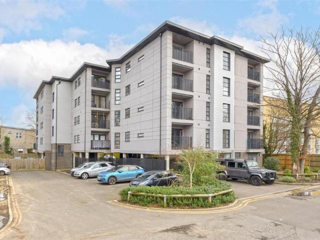 Flat for sale in Sandown Park, Kent