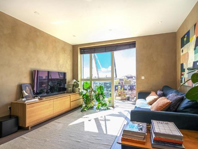 Flat for sale in Brondesbury, Greater London