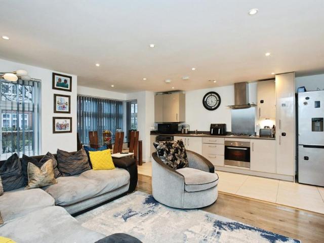 Flat for sale in Midway, Kent