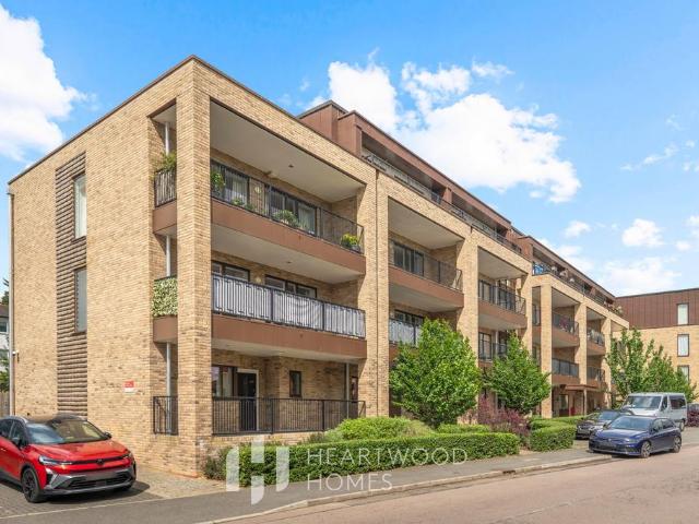 Flat for sale in St Albans, Five Acres