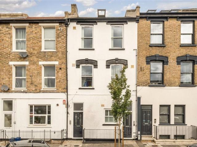 Flat for sale in South Hackney, Greater London