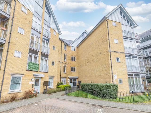 Flat for sale in Wincheap, The Bridge