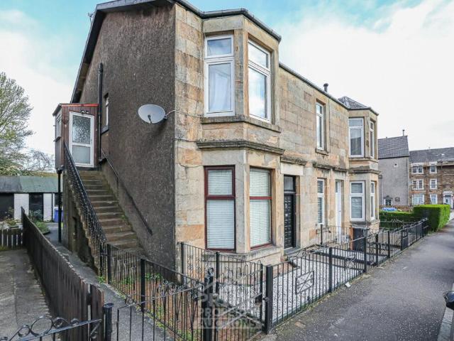 Flat for sale in Greenock, Scotland