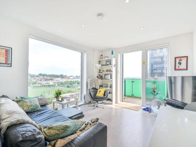 Flat for sale in Preston, Greater London