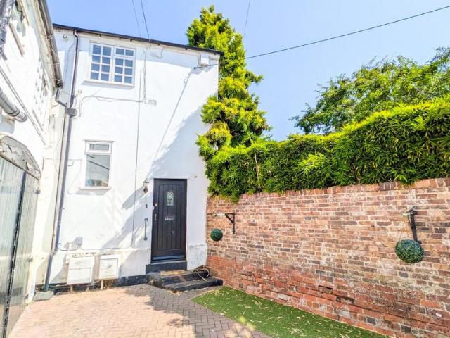 Flat for sale in Forthampton, Worcestershire