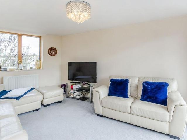 Flat for sale in Kensal Town, Greater London