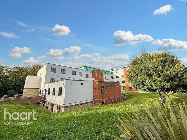 Flat for sale in Barracks, The Bridge