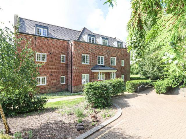Flat for sale in Frogmore, Five Acres