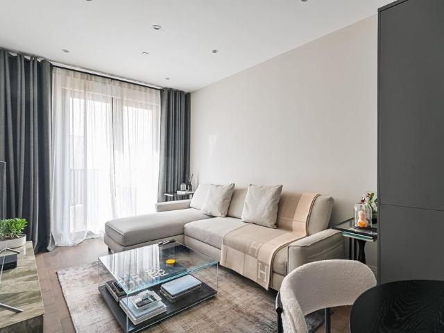Flat for sale in Isle Of Dogs, Isle Of Man