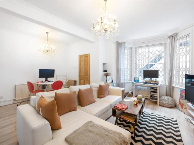 Flat for sale in West Kensington, Greater London