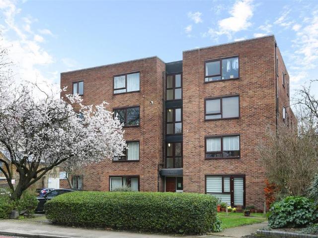 Flat for sale in Wandsworth, Greater London