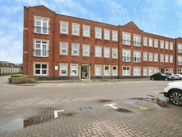Flat for sale in New Bilton, Warwickshire