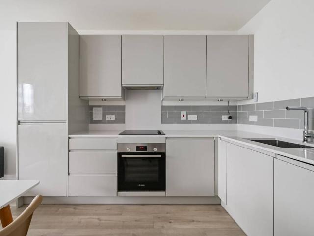 Flat for sale in Reach, Greater London
