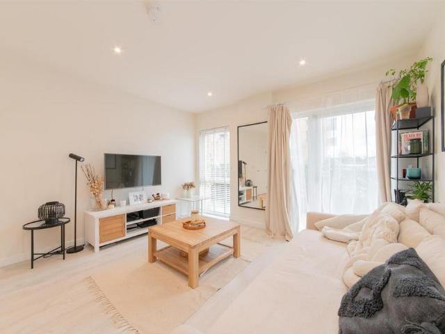 Flat for sale in West Finchley, Cat Hill