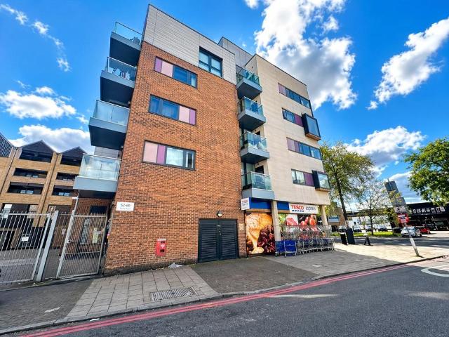 Flat for sale in London Borough of Lewisham, Ladywell