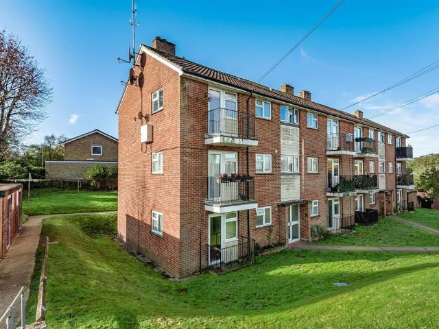 Flat for sale in Littlecote, West Sussex