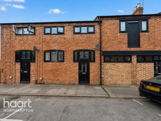 Flat for sale in Phippsville, Northampton