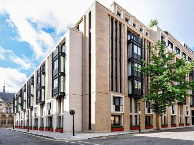 Flat for sale in St Clement Danes, Greater London
