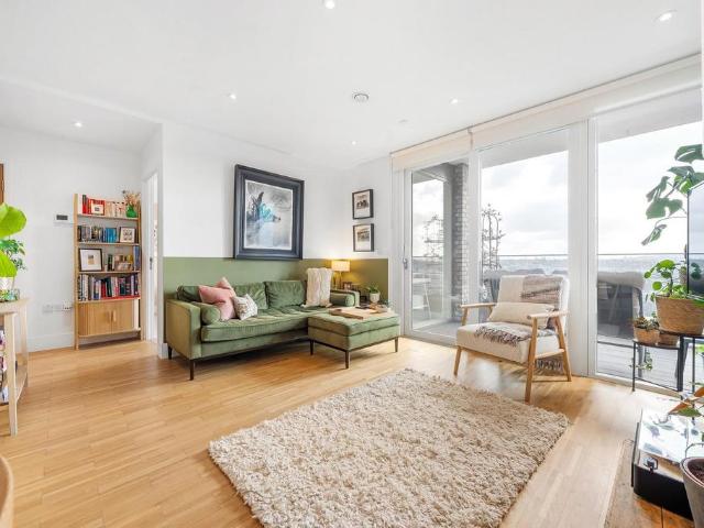 Flat for sale in Brixton, Greater London