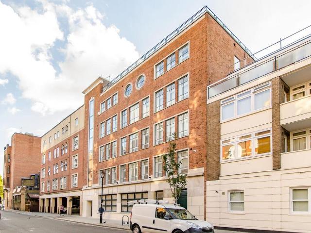 Flat for sale in Victoria, Greater London