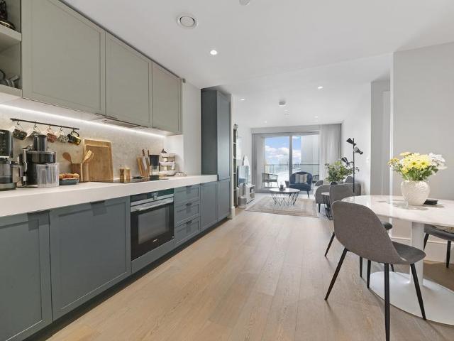 Flat for sale in Greenwich Peninsula, Greater London