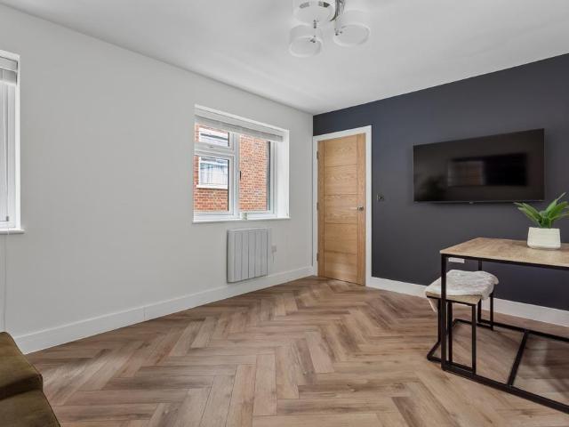 Flat for sale in Somers Town, Greater London