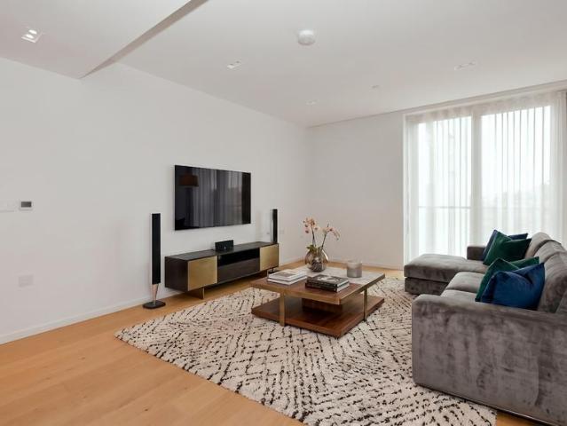 Flat for sale in West Kensington, Greater London