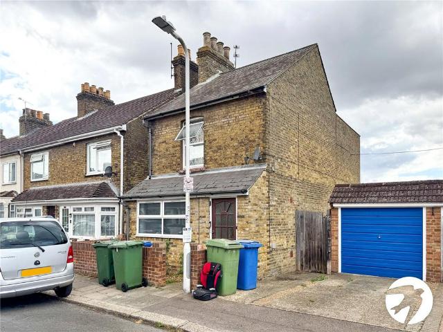Flat for sale in Sittingbourne, Swale