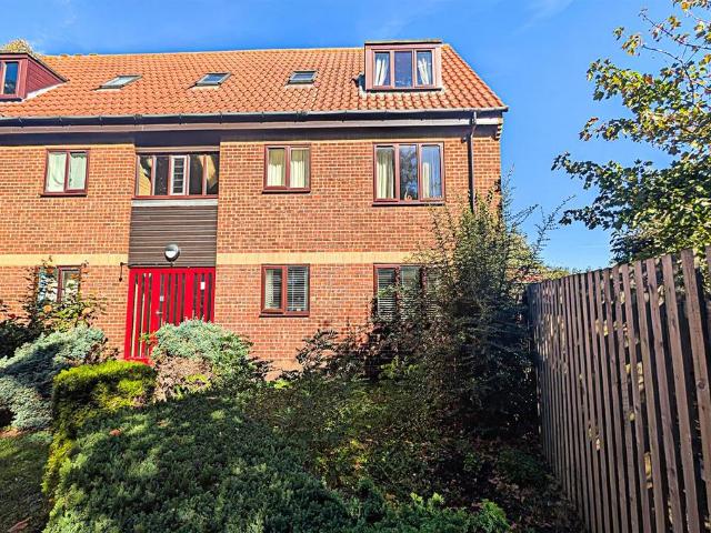 Flat for sale in Newmarket, West Suffolk