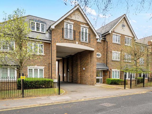 Flat for sale in Horsell, Woking