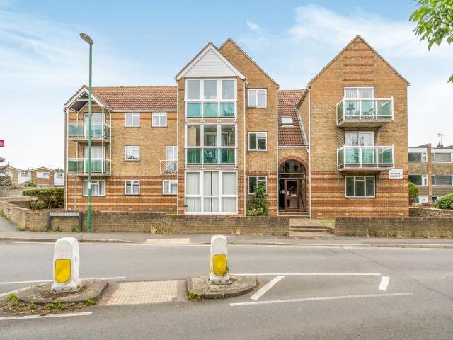 Flat for sale in Fishersgate, West Sussex