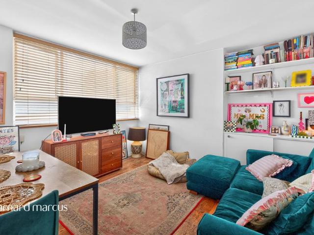Flat for sale in Denmark Hill, Greater London