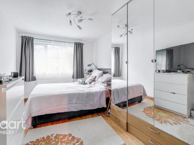 Flat for sale in Preston, Greater London