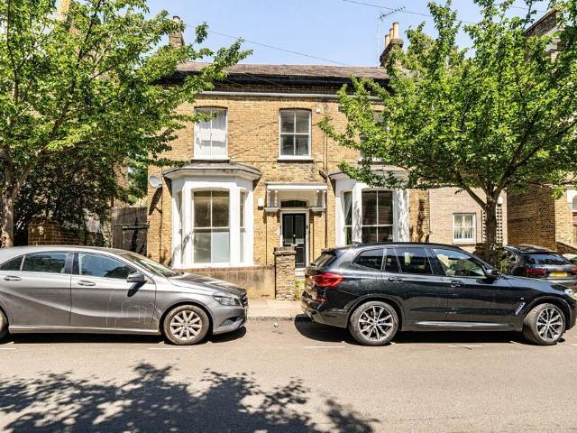 Flat for sale in Archway, Greater London