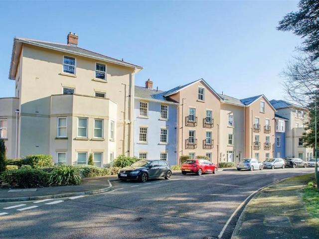 Flat for sale in Fulflood, Hampshire