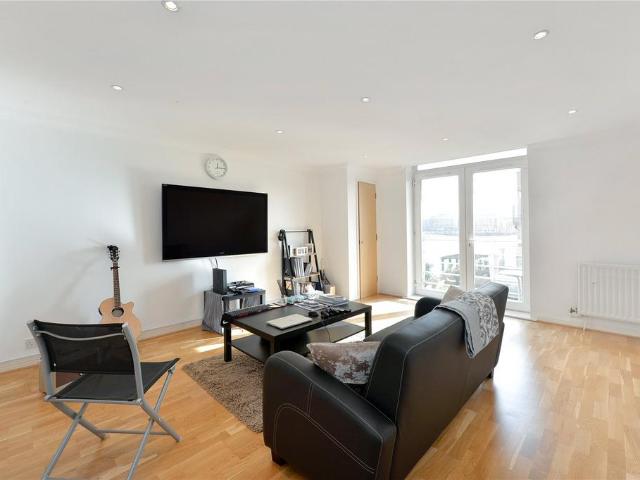 Flat for sale in Isle Of Dogs, Isle Of Man