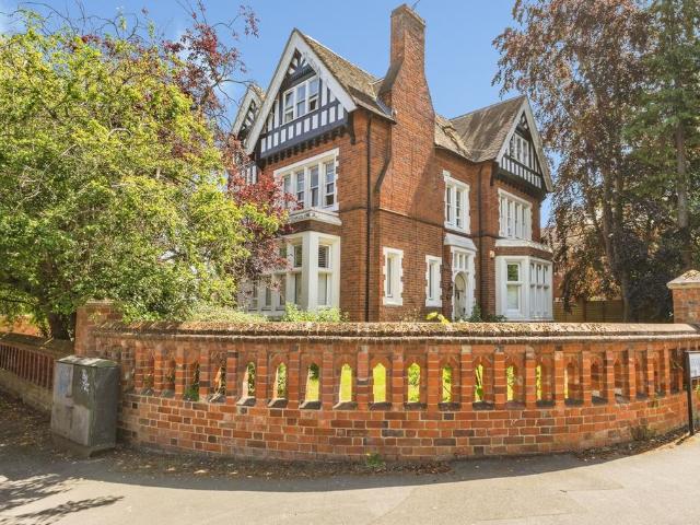 Flat for sale in Newtown, Reading