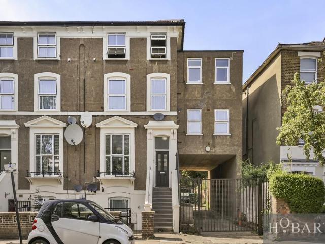 Flat for sale in Archway, Greater London