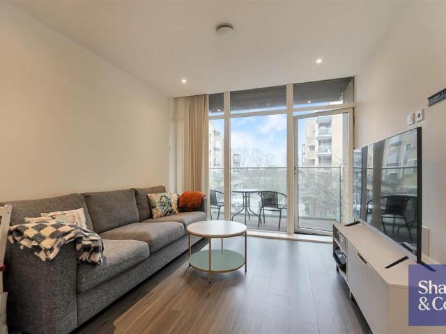 Flat for sale in London Borough of Hounslow, Spring Grove