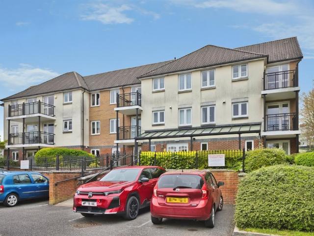 Flat for sale in Yeovil, Somerset