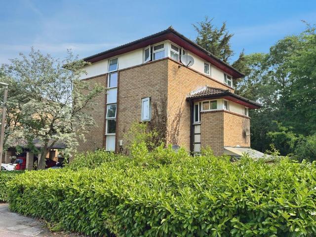 Flat for sale in Milton Keynes