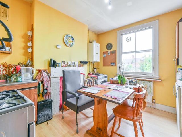 Flat for sale in Dollis Hill, Greater London
