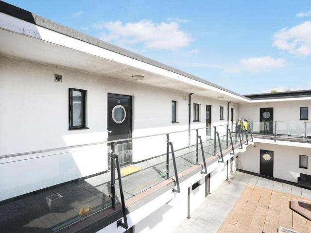Flat for sale in Ringlestone, Midway