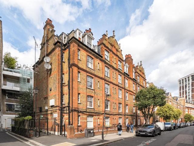 Flat for sale in Seven Dials, Bloomsbury