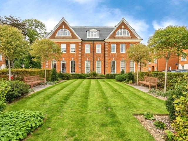 Flat for sale in Chichester, Littlecote