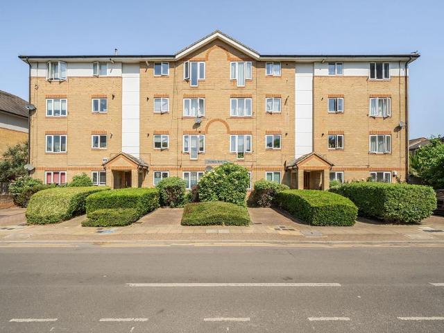 Flat for sale in London Borough of Lewisham, Greater London